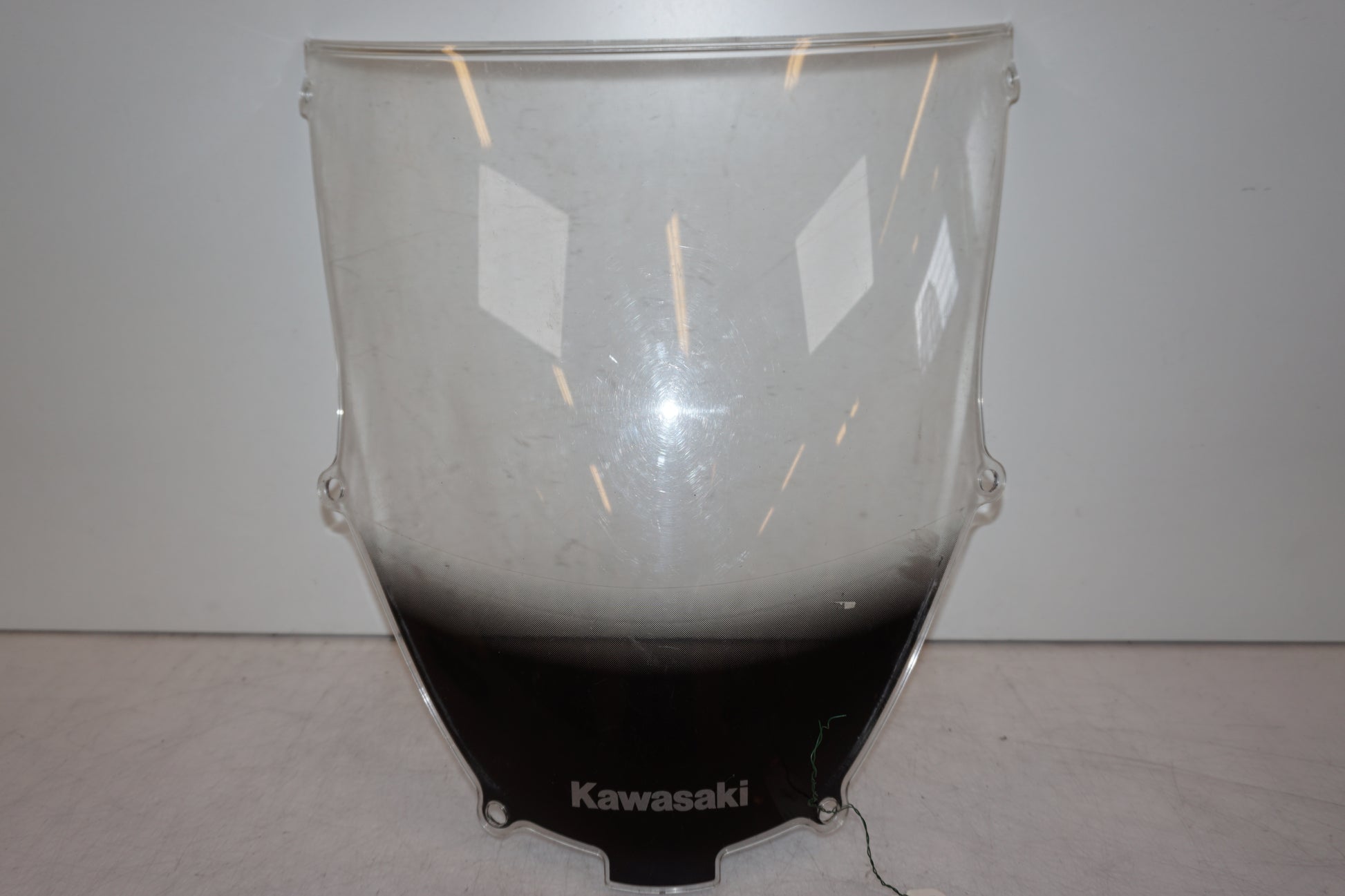 Framsidan på Vindruta från en Kawasaki ZX-9R -2002 motorcykel.