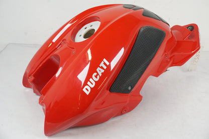 Framsidan på Bensintank från en Ducati Streetfighter 1098 -2010 motorcykel.