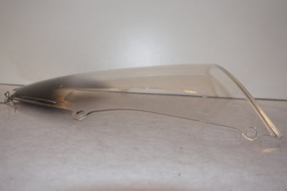 Snett uppifrån på Vindruta från en Kawasaki ZX-9R -2002 motorcykel.