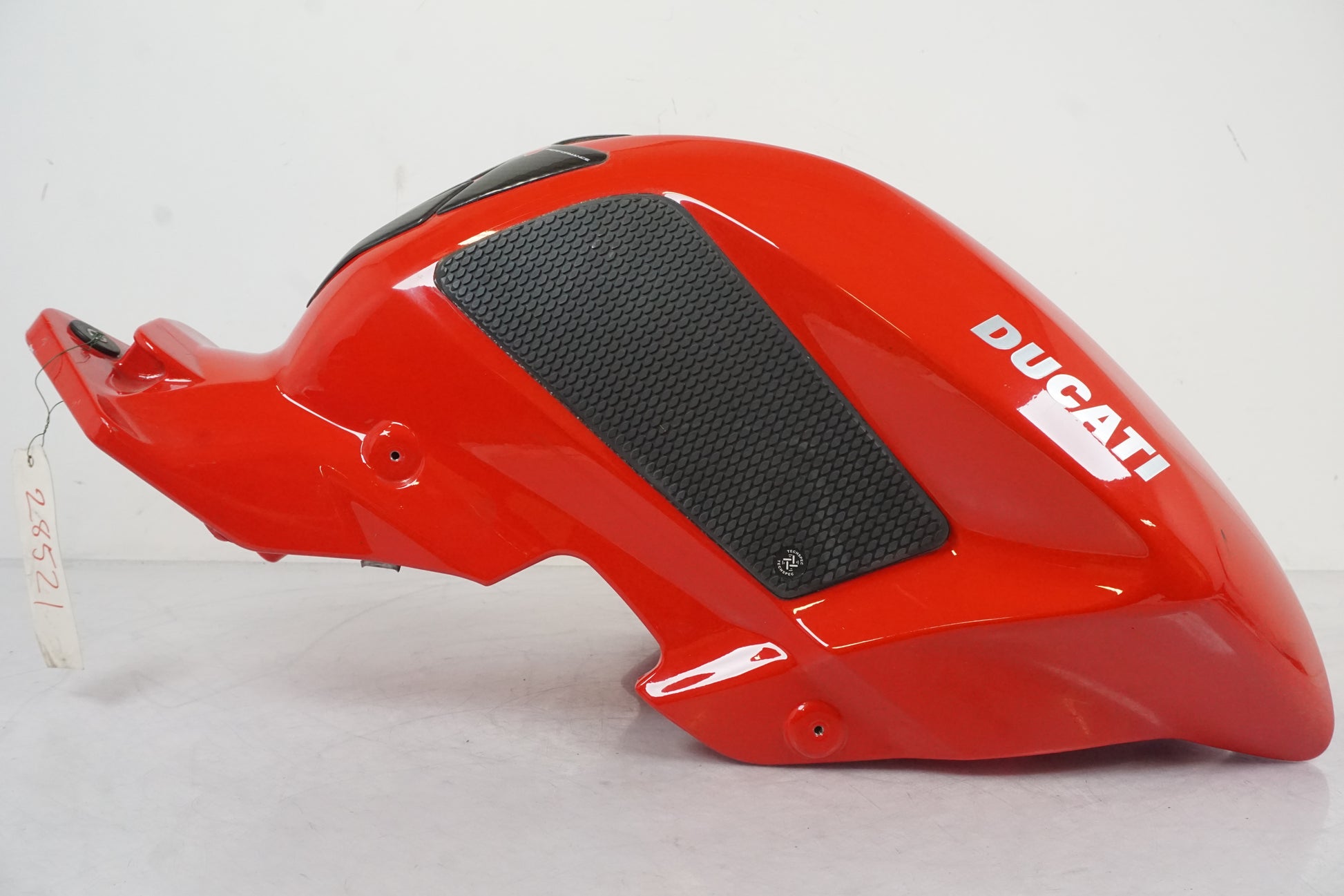 Snett uppifrån på Bensintank från en Ducati Streetfighter 1098 -2010 motorcykel.