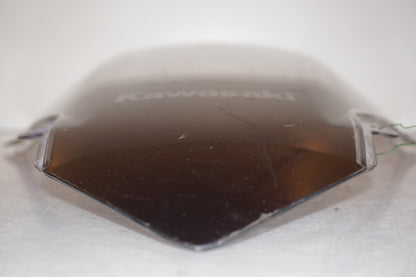 Baksidan på Vindruta från en Kawasaki ZR-X 1200 S -2001 motorcykel.