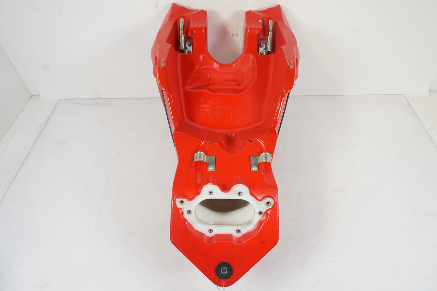 Extrabild3 på Bensintank från en Ducati Streetfighter 1098 -2010 motorcykel.