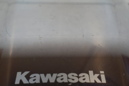 Höger sida på Vindruta från en Kawasaki ZR-X 1200 S -2001 motorcykel.