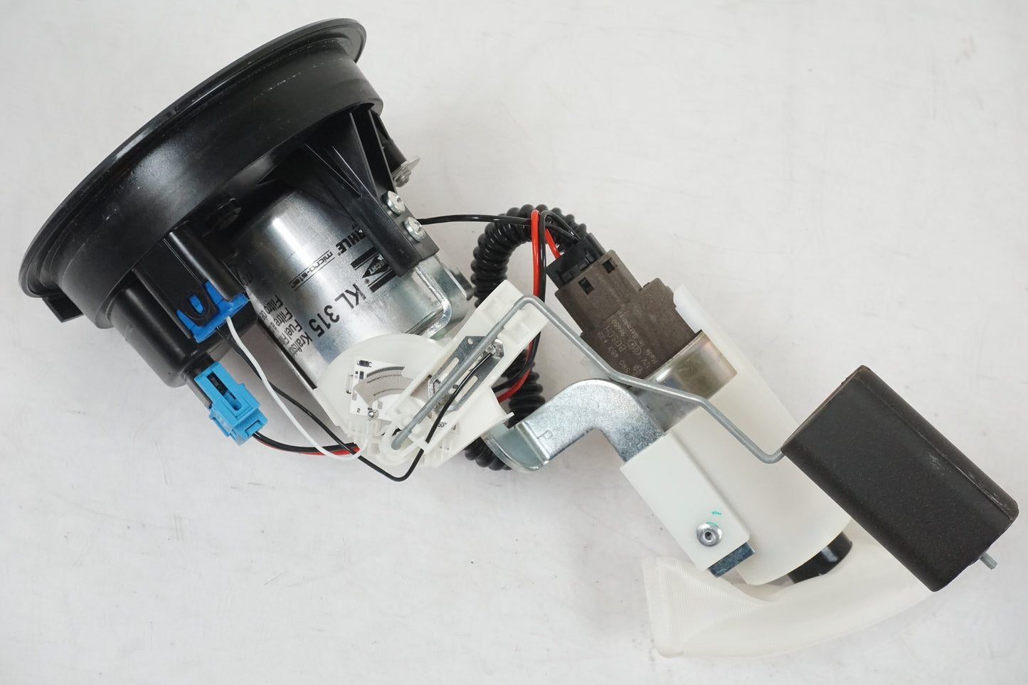 Framsidan på Bensinpump insprut från en BMW F 800 R -2010 motorcykel.