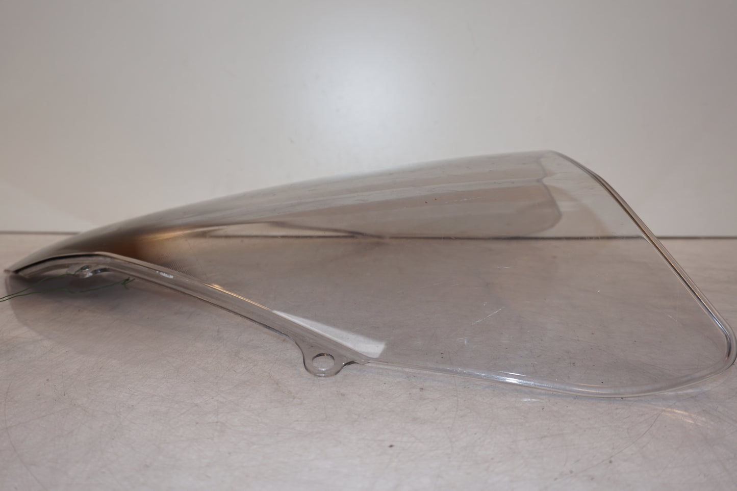 Extrabild1 på Vindruta från en Kawasaki ZR-X 1200 S -2001 motorcykel.