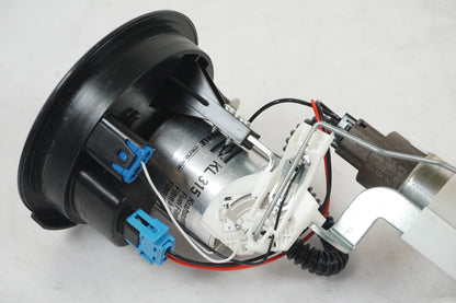 Höger sida på Bensinpump insprut från en BMW F 800 R -2010 motorcykel.