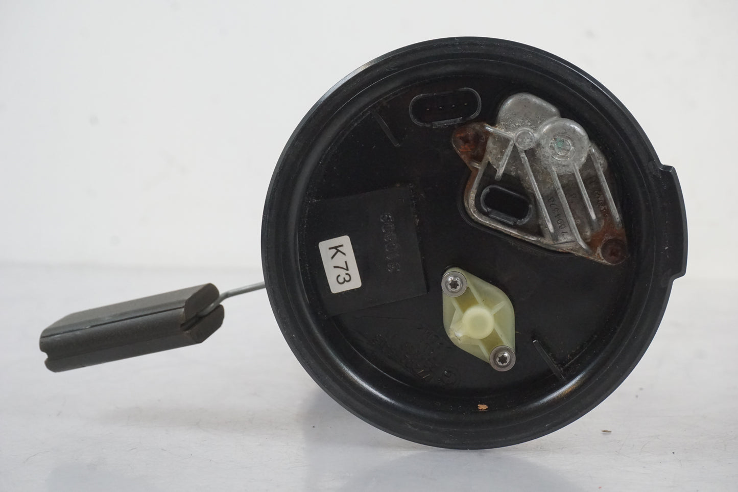 Extrabild2 på Bensinpump insprut från en BMW F 800 R -2010 motorcykel.