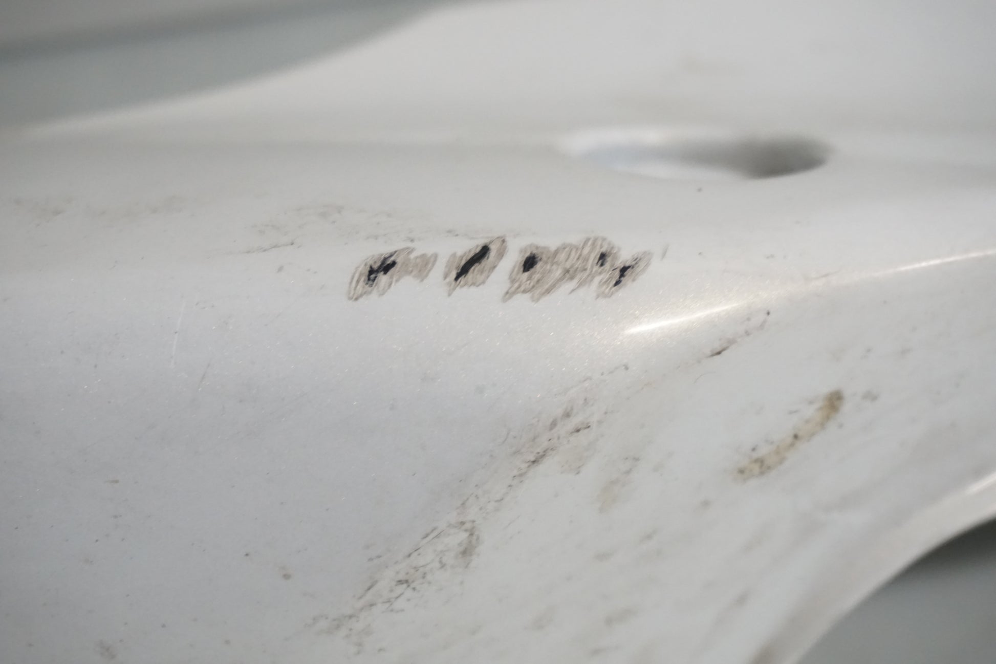 Vänster sida på Bakvinge från en Honda CB 500 F -2013 motorcykel.