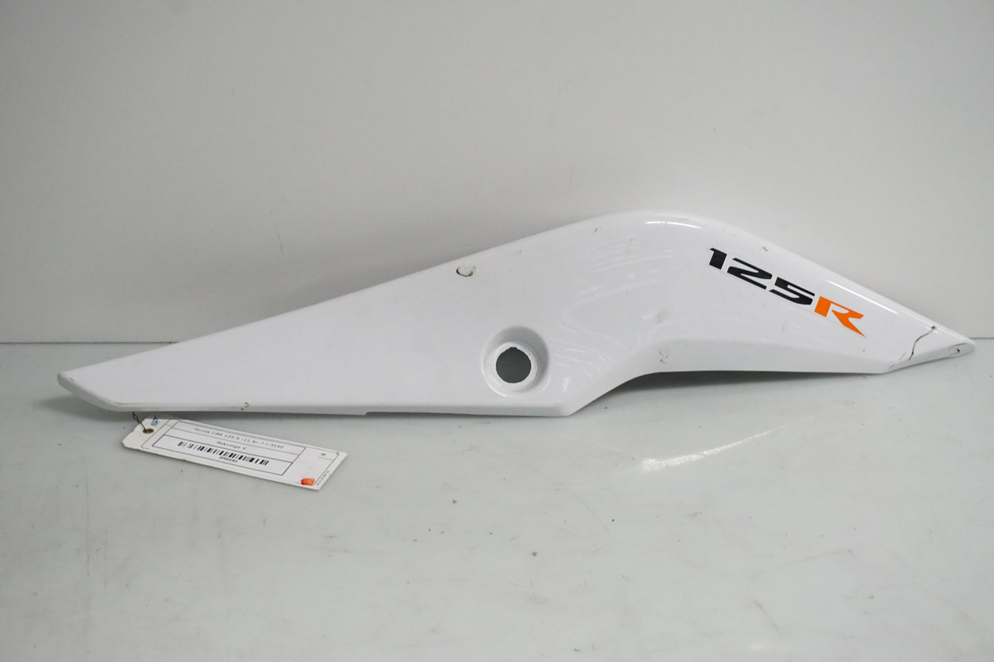 Framsidan på Bakvinge från en Honda CBR 125 R -2011 motorcykel.