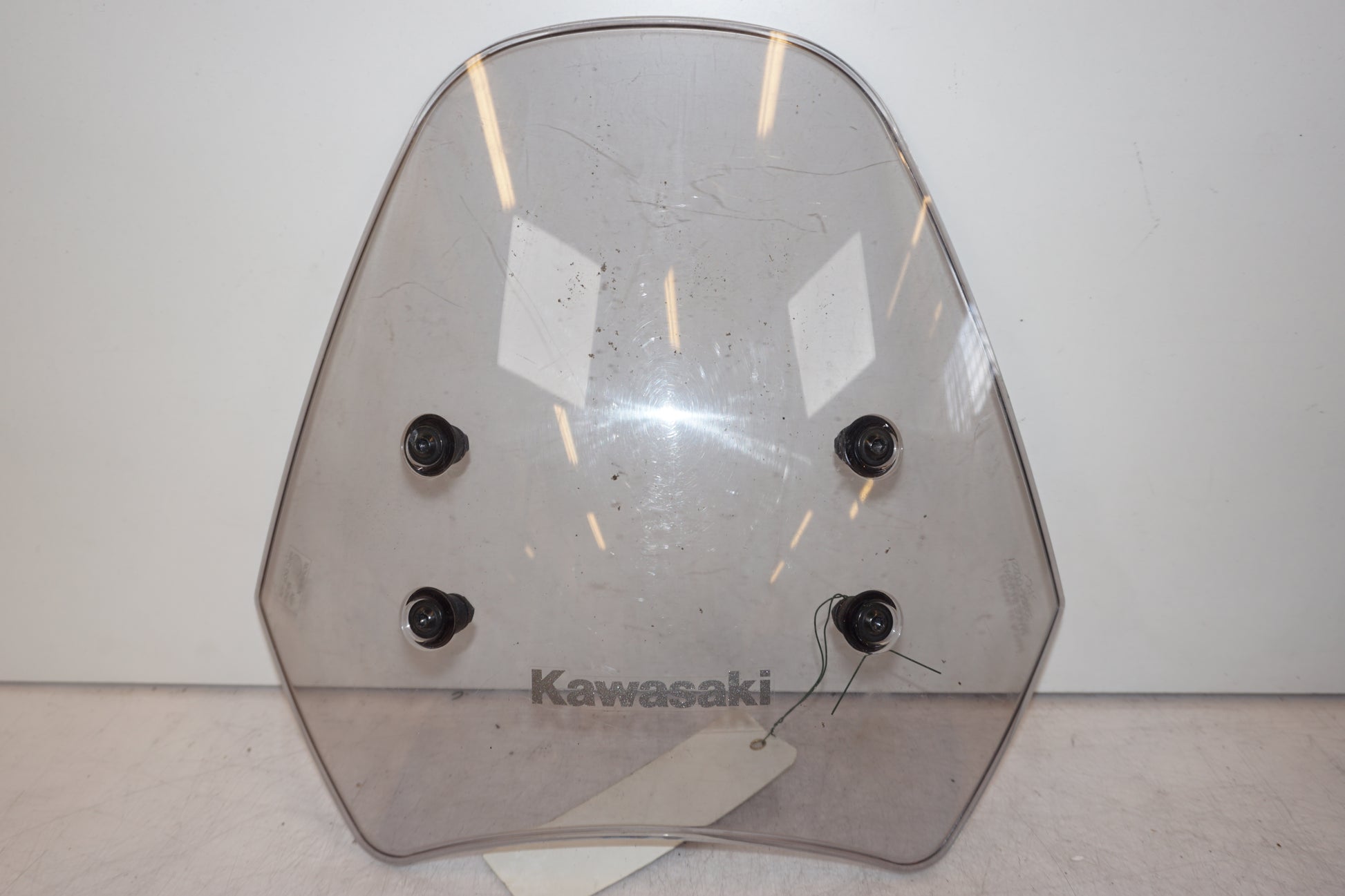 Framsidan på Vindruta från en Kawasaki Versys 650 -2007 motorcykel.
