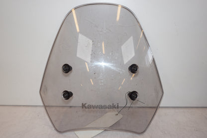 Framsidan på Vindruta från en Kawasaki Versys 650 -2007 motorcykel.