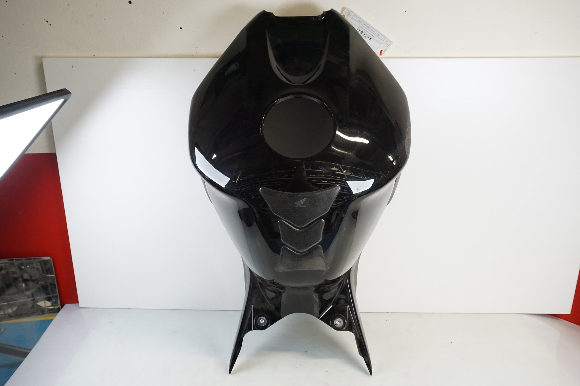 Framsidan på Bensintankskåpa från en Honda CBR 1000 F -1987 motorcykel.