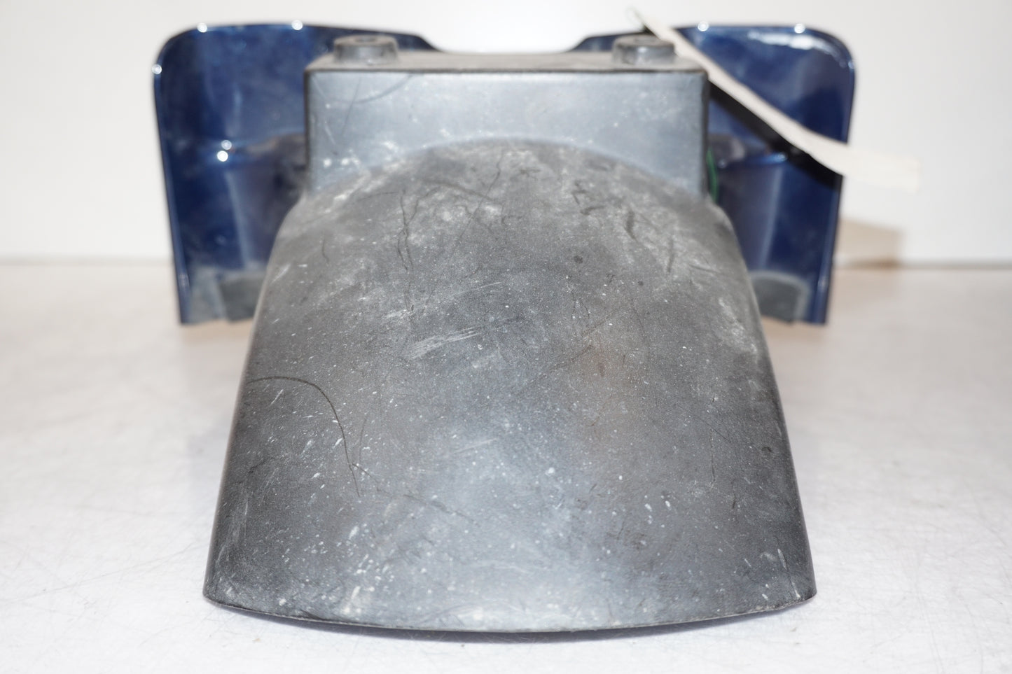 Vänster sida på Framskärm från en Suzuki GSX 1100 F -1990 motorcykel.