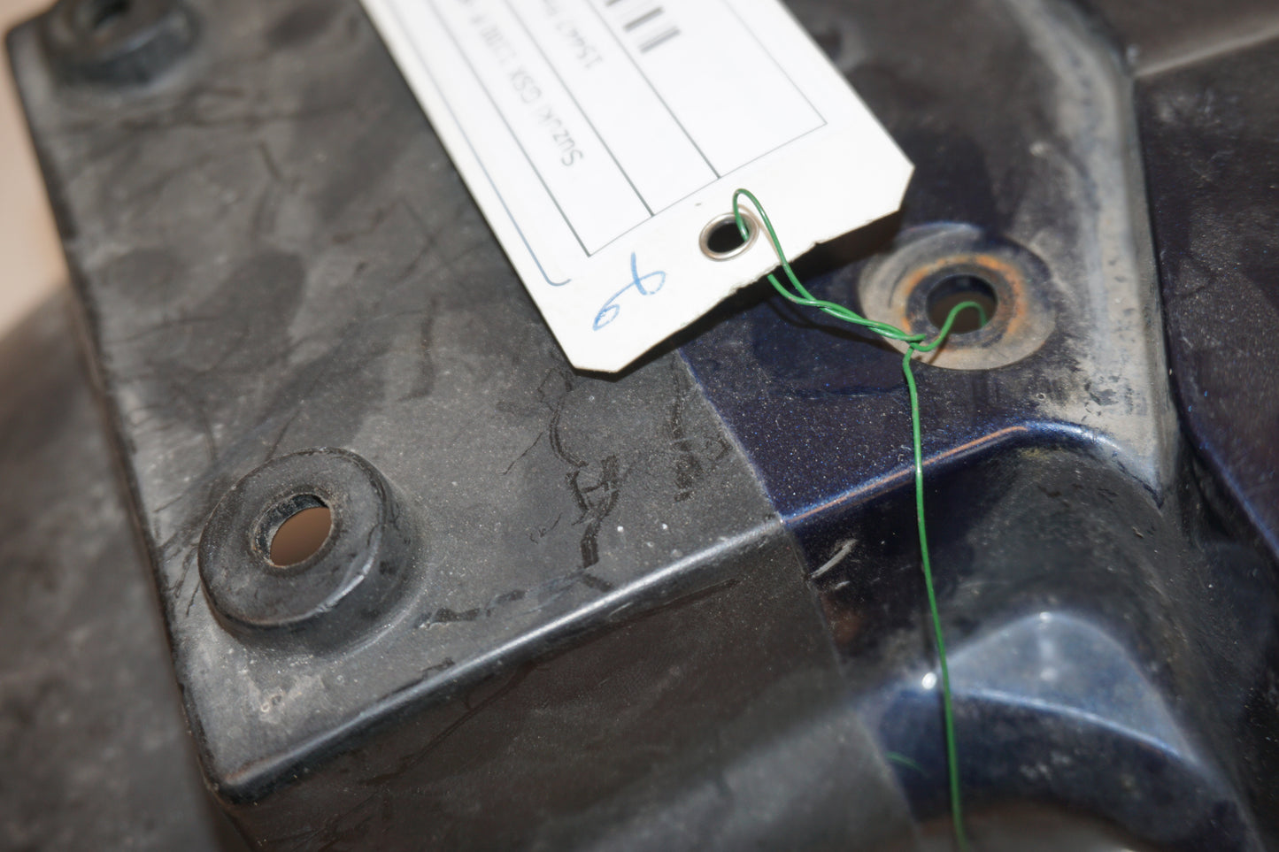 Extrabild1 på Framskärm från en Suzuki GSX 1100 F -1990 motorcykel.