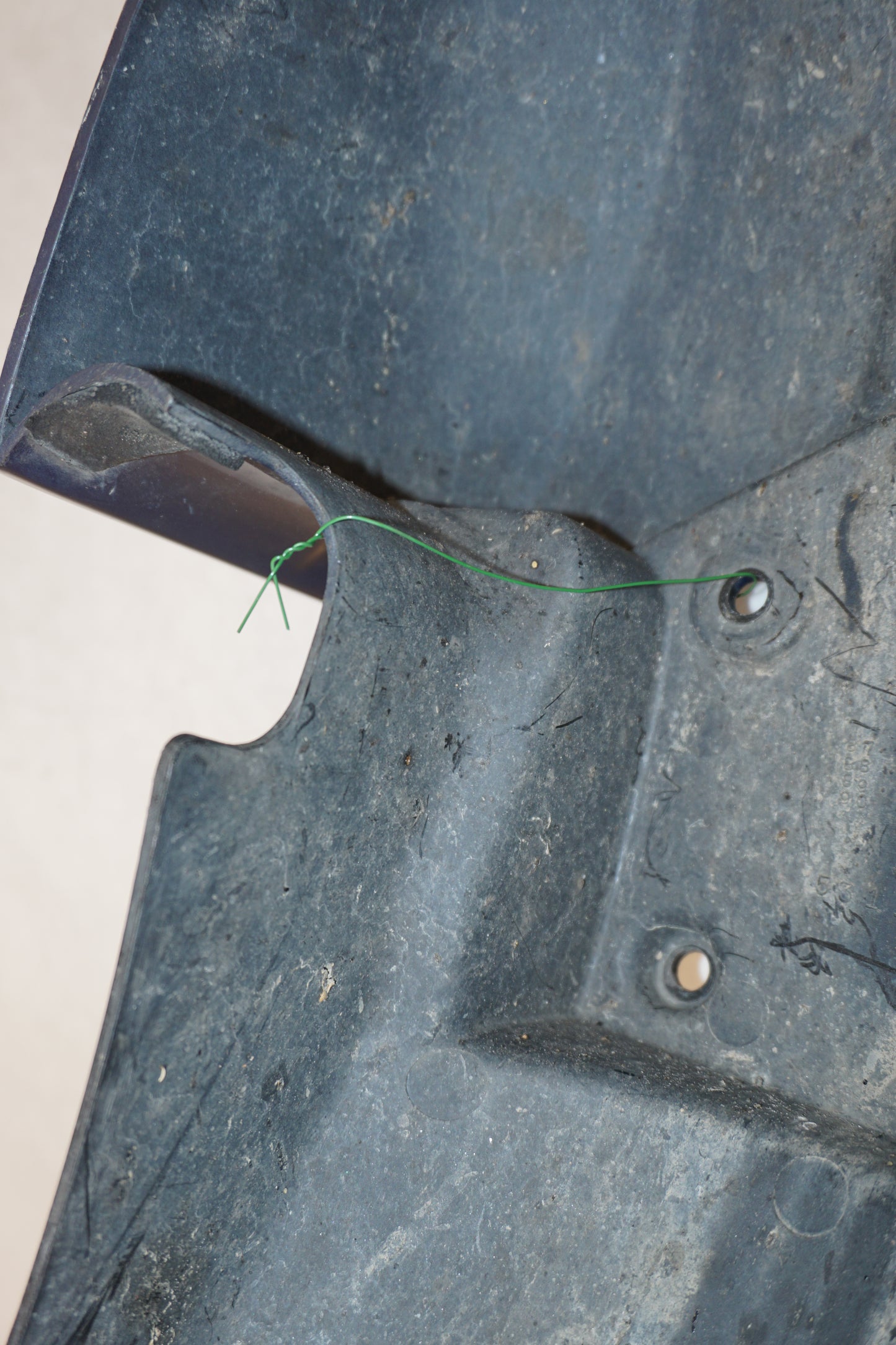 Extrabild3 på Framskärm från en Suzuki GSX 1100 F -1990 motorcykel.