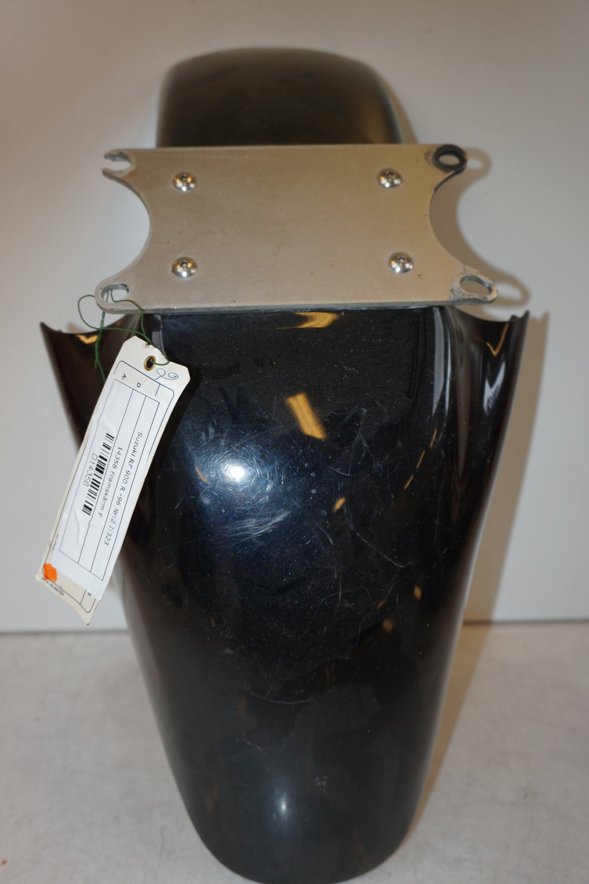 Framsidan på Framskärm från en Suzuki RF 900 R -1996 motorcykel.