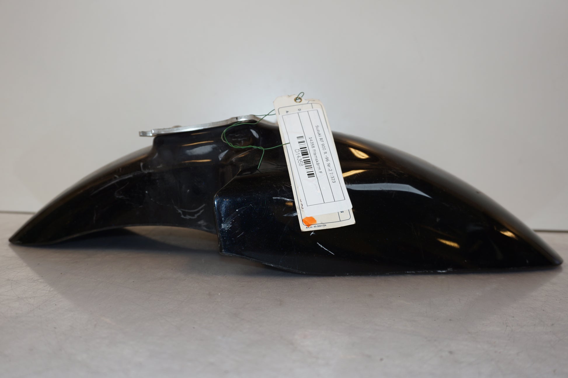 Höger sida på Framskärm från en Suzuki RF 900 R -1996 motorcykel.