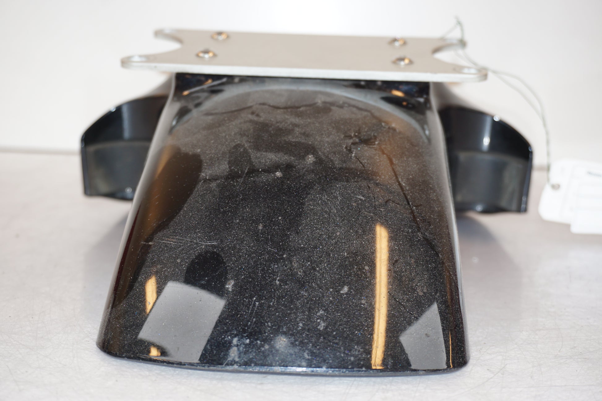 Snett uppifrån på Framskärm från en Suzuki RF 900 R -1998 motorcykel.