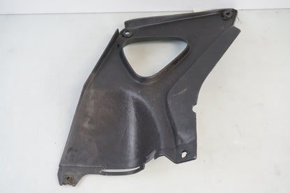 Snett nerifrån på Sidopanel från en Honda XL 1000 V -1999 motorcykel.