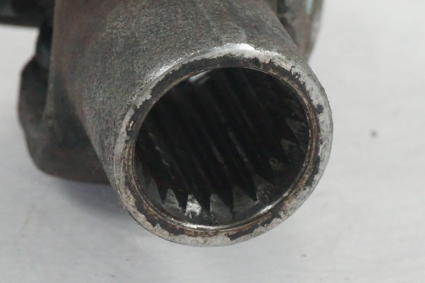 Snett nerifrån på Kardanknut från en Yamaha FJR 1300 -2002 motorcykel.