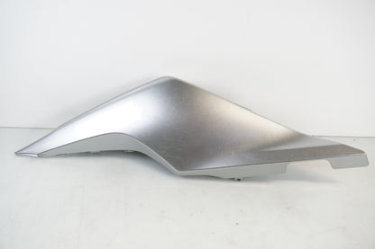 Framsidan på Sidopanel från en Honda VFR 1200 -2010 motorcykel.