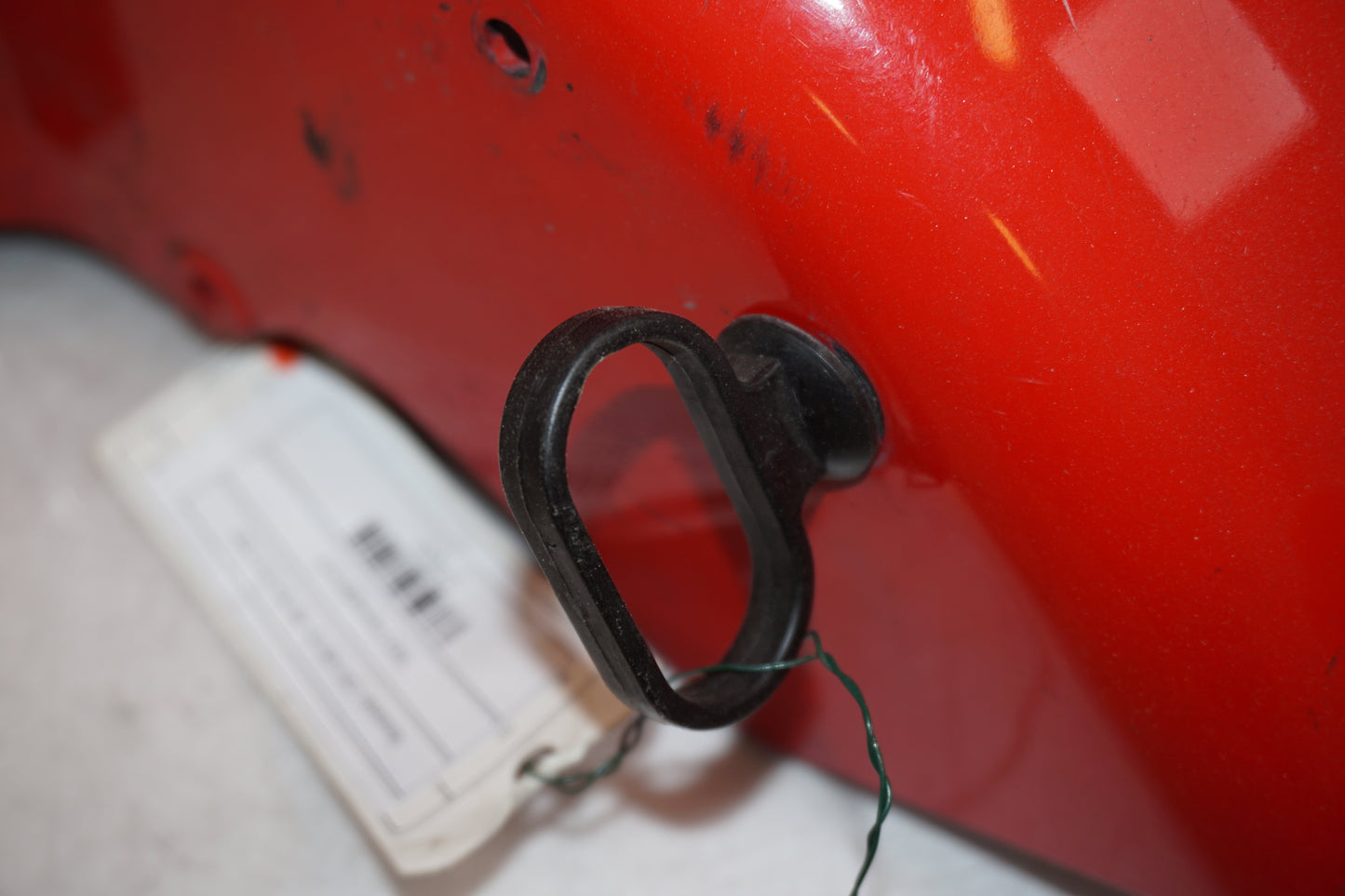 Snett nerifrån på Framskärm från en Kawasaki GPX 600 -1994 motorcykel.