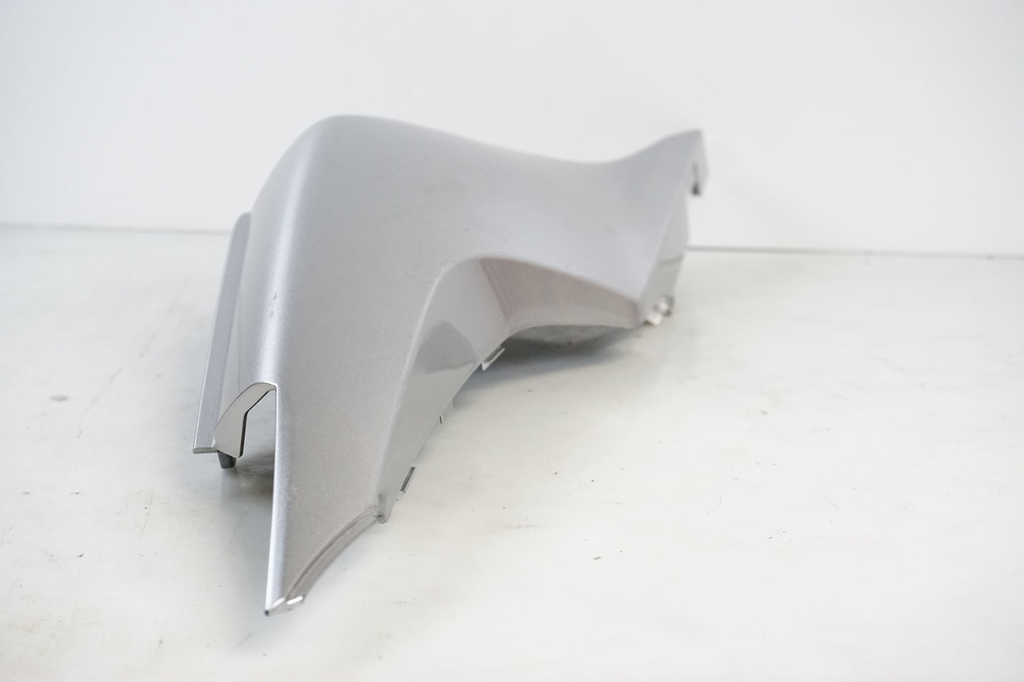 Snett uppifrån på Sidopanel från en Honda VFR 1200 -2010 motorcykel.