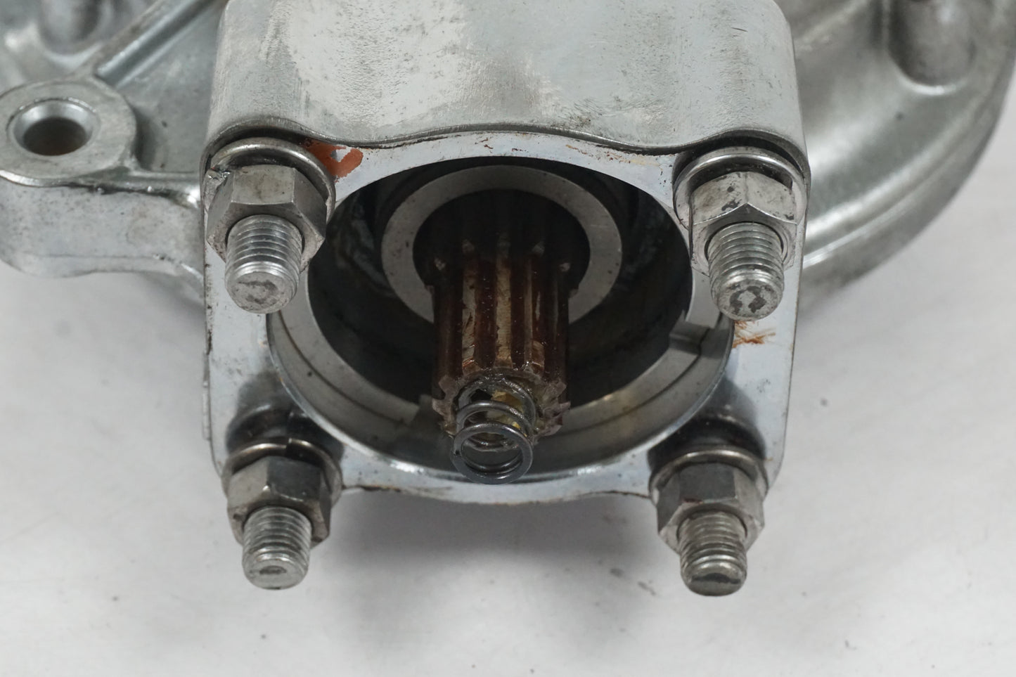 Snett uppifrån på Slutväxel från en Yamaha XV 535 -1999 motorcykel.