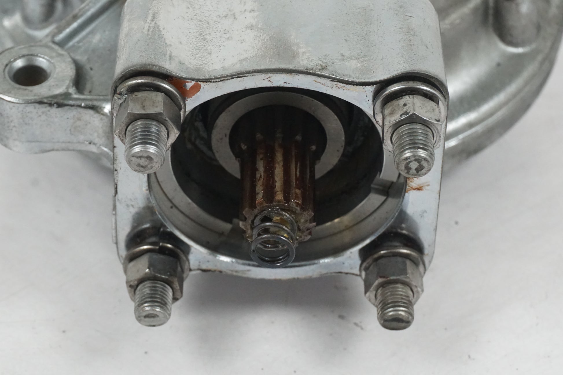 Snett uppifrån på Slutväxel från en Yamaha XV 535 -1999 motorcykel.