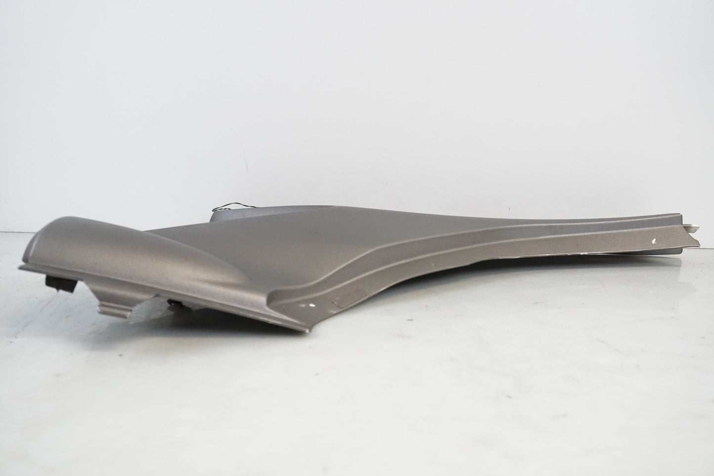 Baksidan på Sidopanel från en Honda CB 600 Hornet -2005 motorcykel.