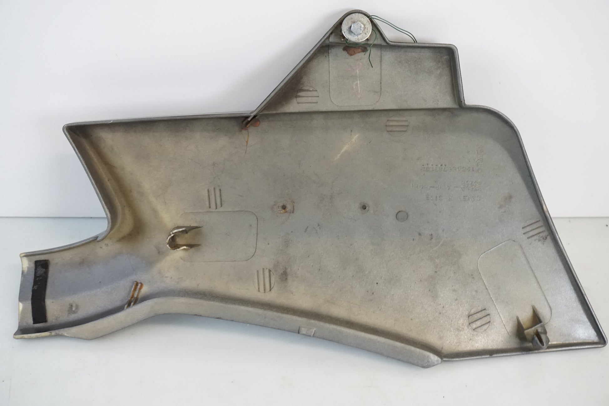 Snett nerifrån på Sidopanel från en Honda CB 650 -1982 motorcykel.