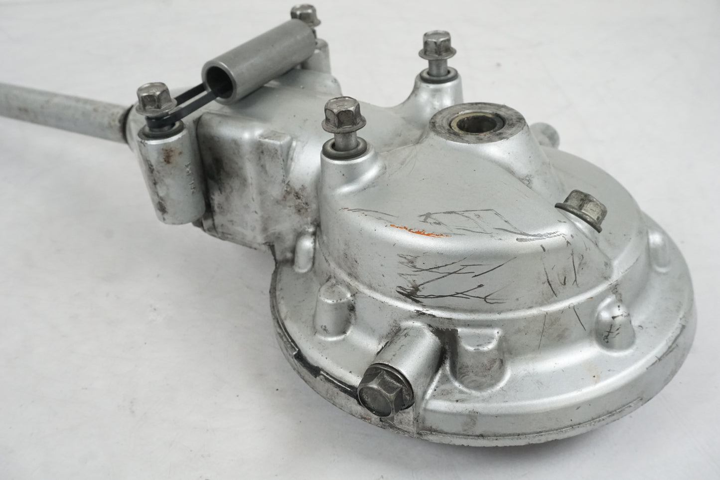 Snett uppifrån på Slutväxel från en Yamaha XVS 1100 -2000 motorcykel.