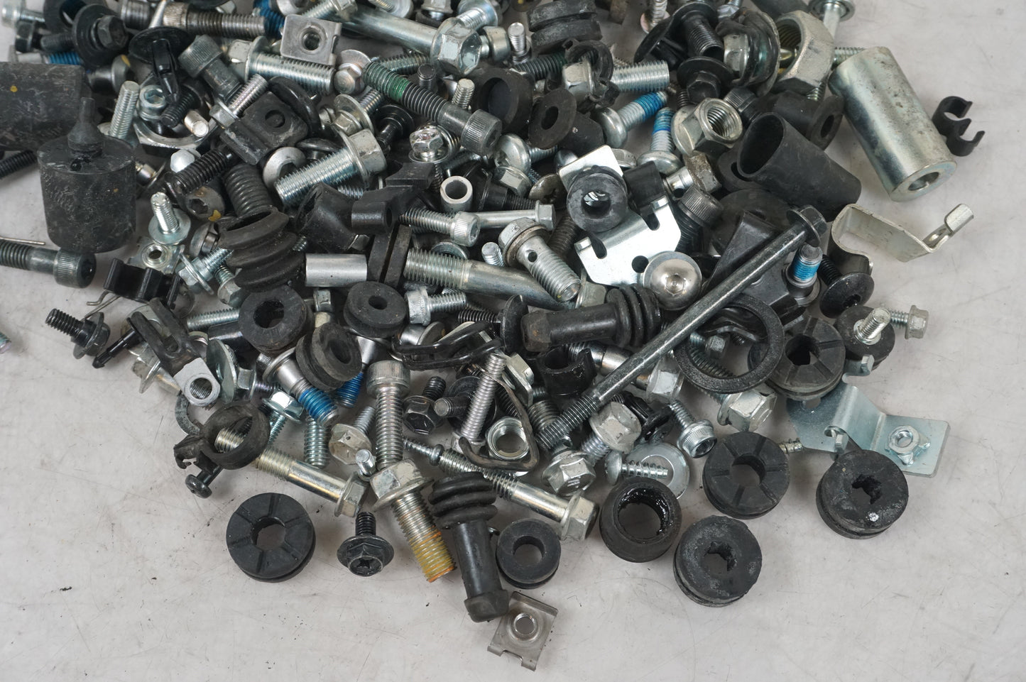 Śruba / Nakrętka itd.