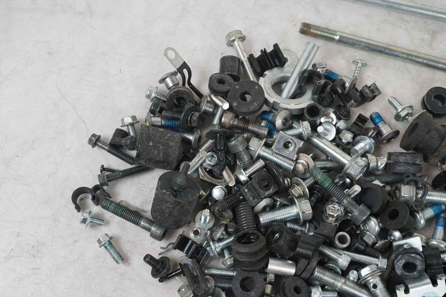 Śruba / Nakrętka itd.