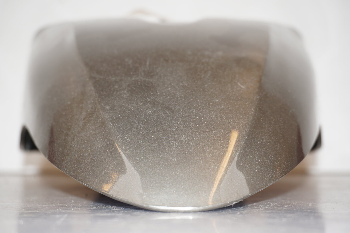 Baksidan på Framskärm från en Suzuki GSX 1100 F -1991 motorcykel.