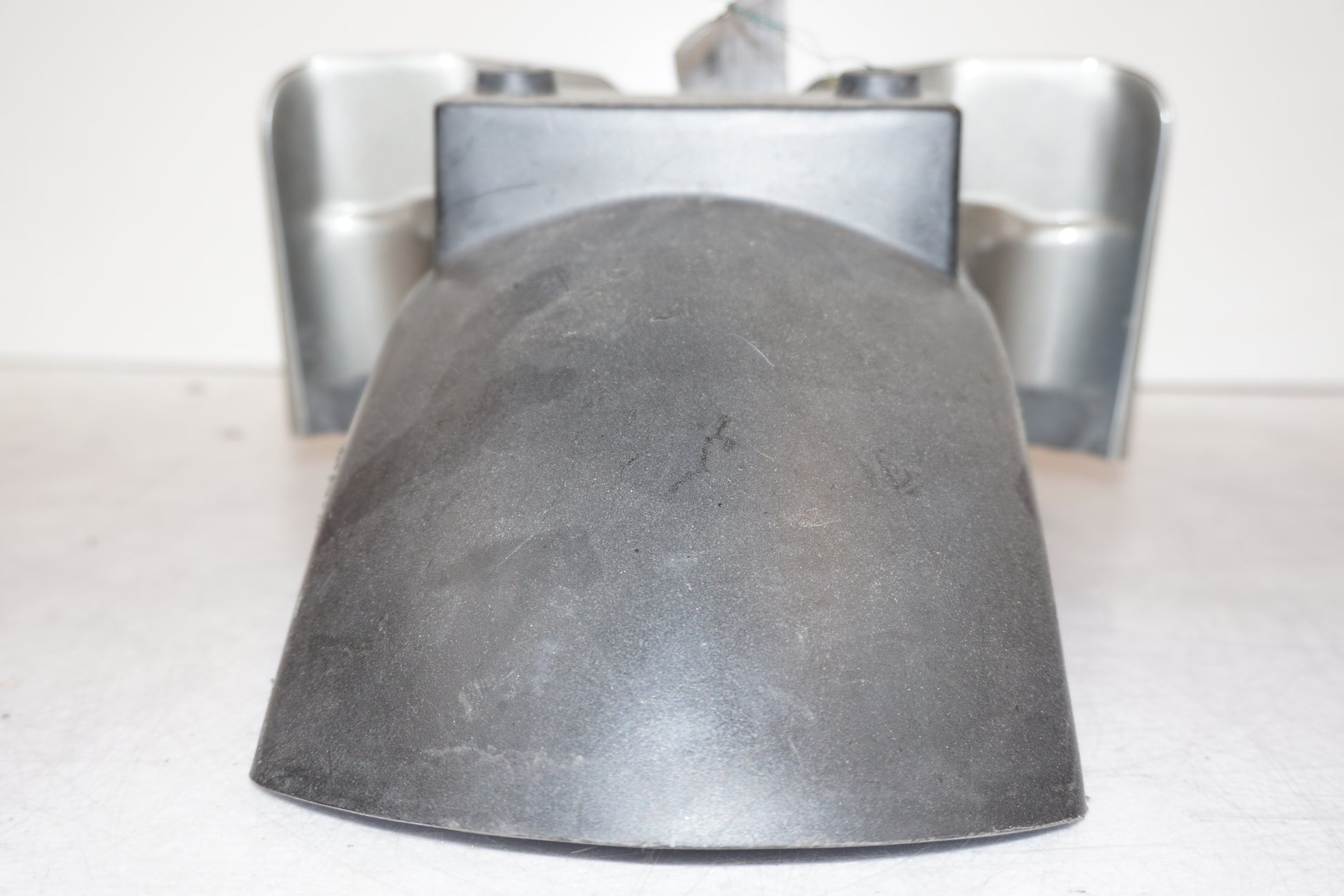 Vänster sida på Framskärm från en Suzuki GSX 1100 F -1991 motorcykel.