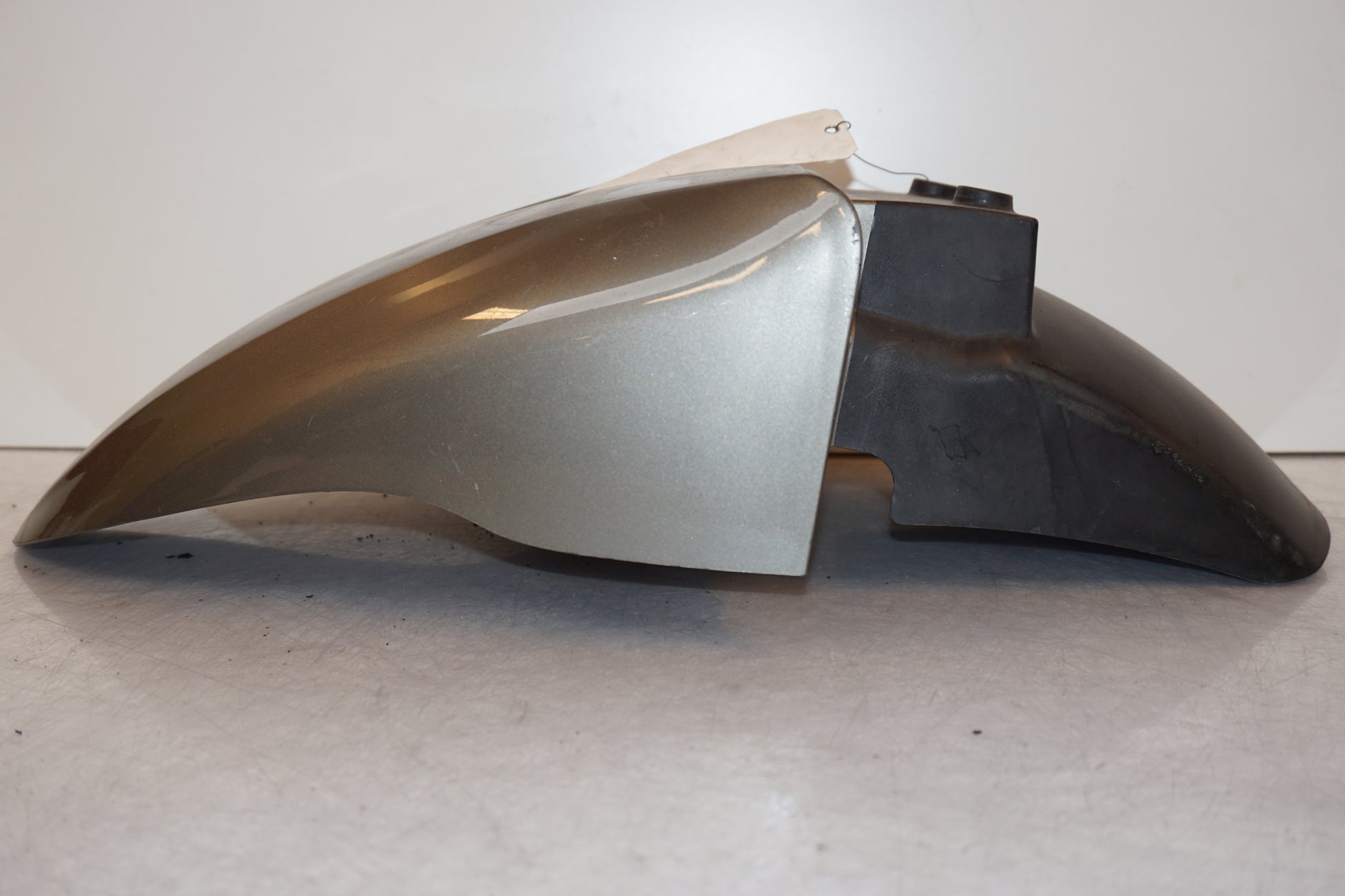 Extrabild1 på Framskärm från en Suzuki GSX 1100 F -1991 motorcykel.