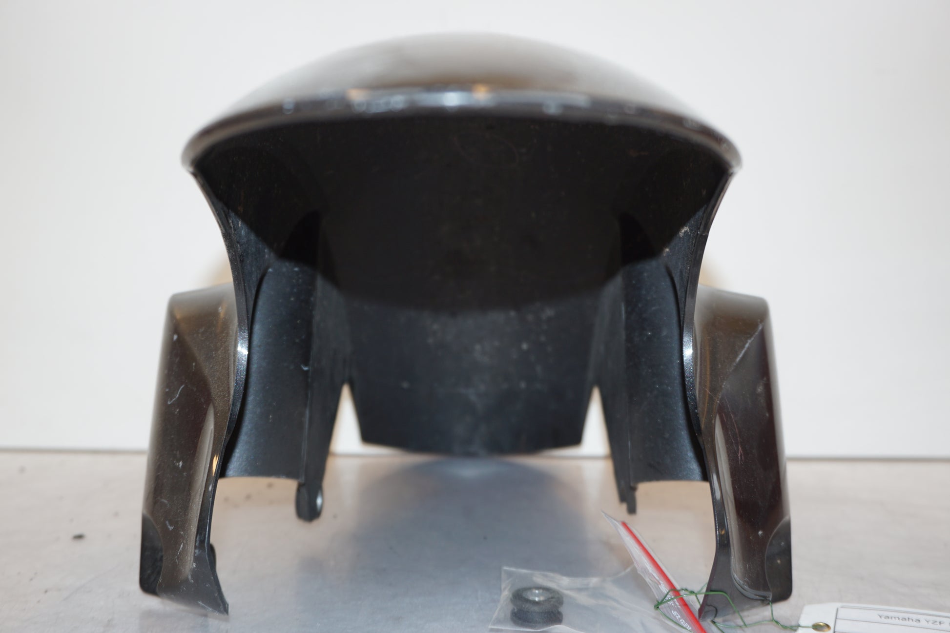 Vänster sida på Framskärm från en Yamaha YZF R6 -2008 motorcykel.