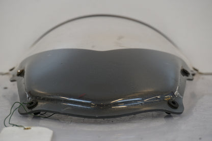 Baksidan på Vindruta från en Aprilia RSV 1000 -2004 motorcykel.