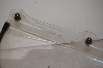 Extrabild4 på Vindruta från en Aprilia RSV 1000 -2004 motorcykel.