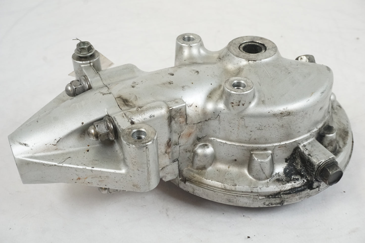 Snett nerifrån på Slutväxel från en Yamaha XVS 1100 -2006 motorcykel.