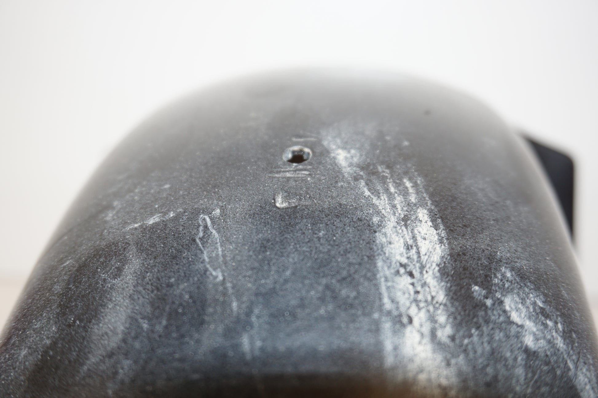 Snett nerifrån på Framskärm från en Suzuki GSX-R 750 -1997 motorcykel.