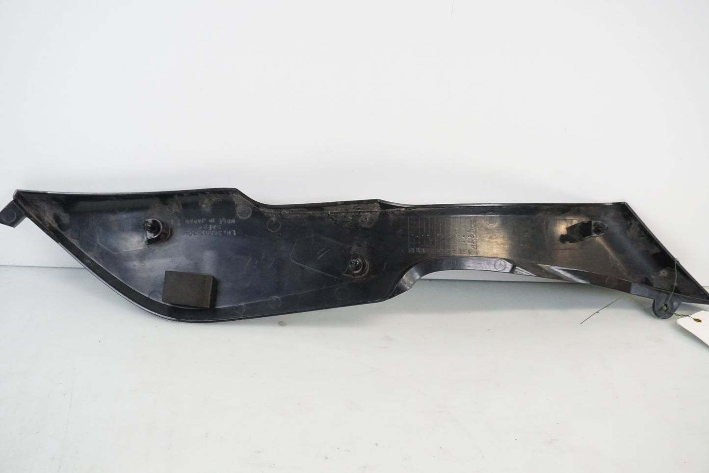 Snett nerifrån på Sidopanel från en Kawasaki Versys 650 -2009 motorcykel.