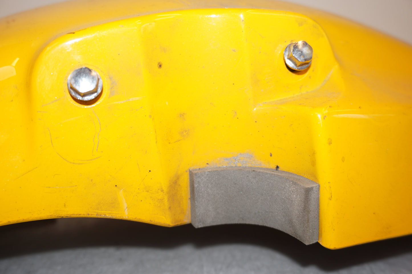 Vänster sida på Framskärm från en Suzuki SV 650 -1999 motorcykel.