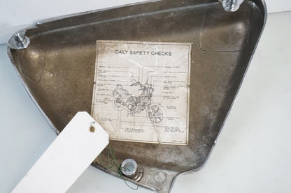 Snett nerifrån på Sidopanel från en Kawasaki VN 750 -1993 motorcykel.