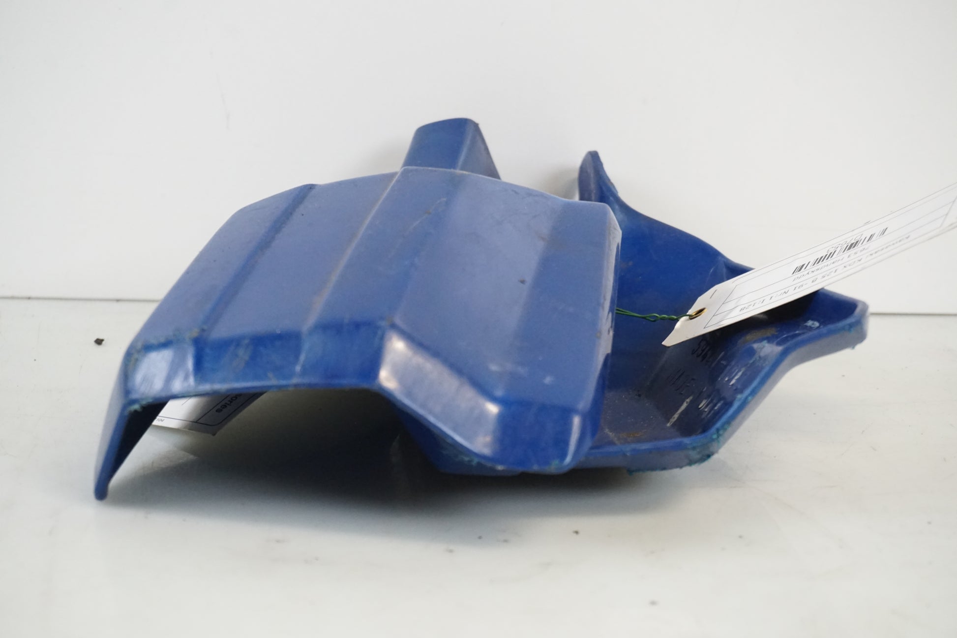 Baksidan på Handskydd från en Kawasaki KDX 125 -1991 motorcykel.