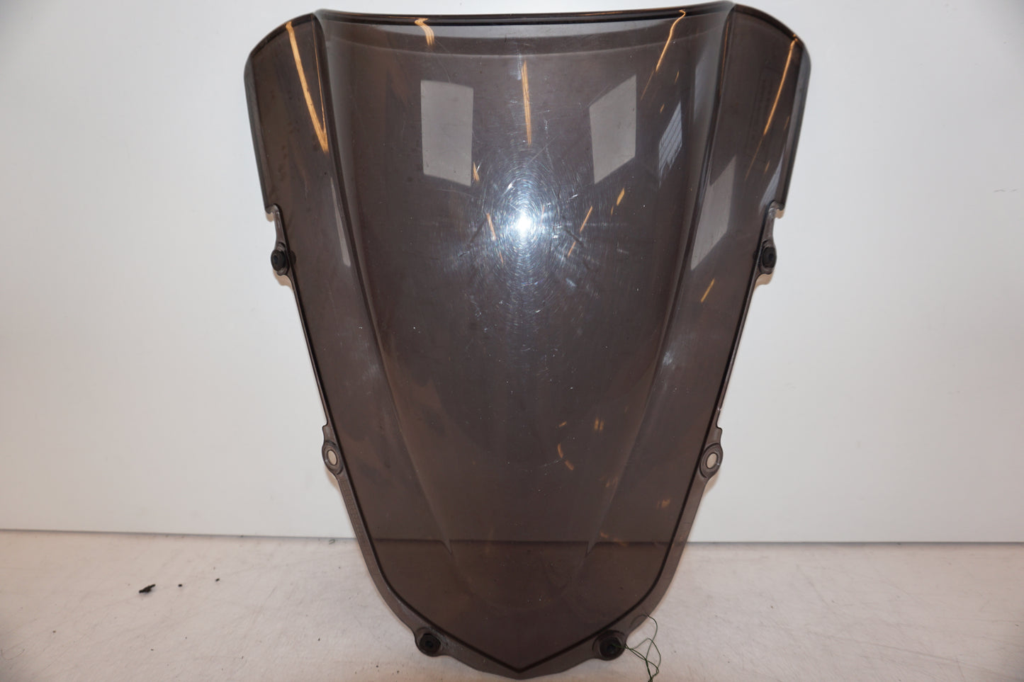 Framsidan på Vindruta från en Triumph Daytona 650 -2005 motorcykel.