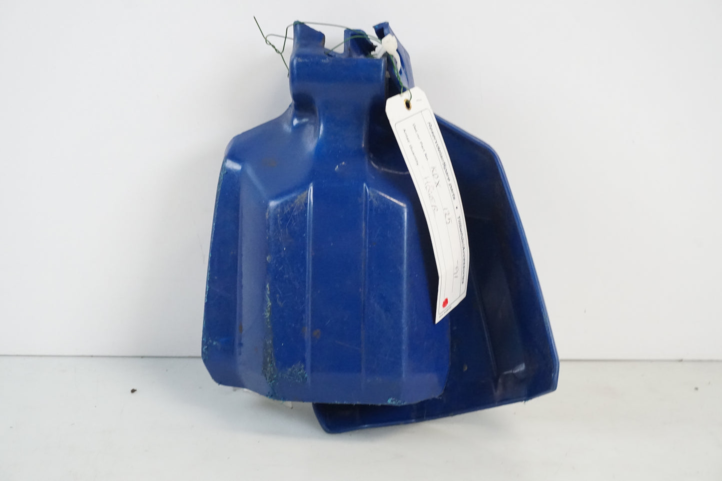 Snett nerifrån på Handskydd från en Kawasaki KDX 125 -1991 motorcykel.