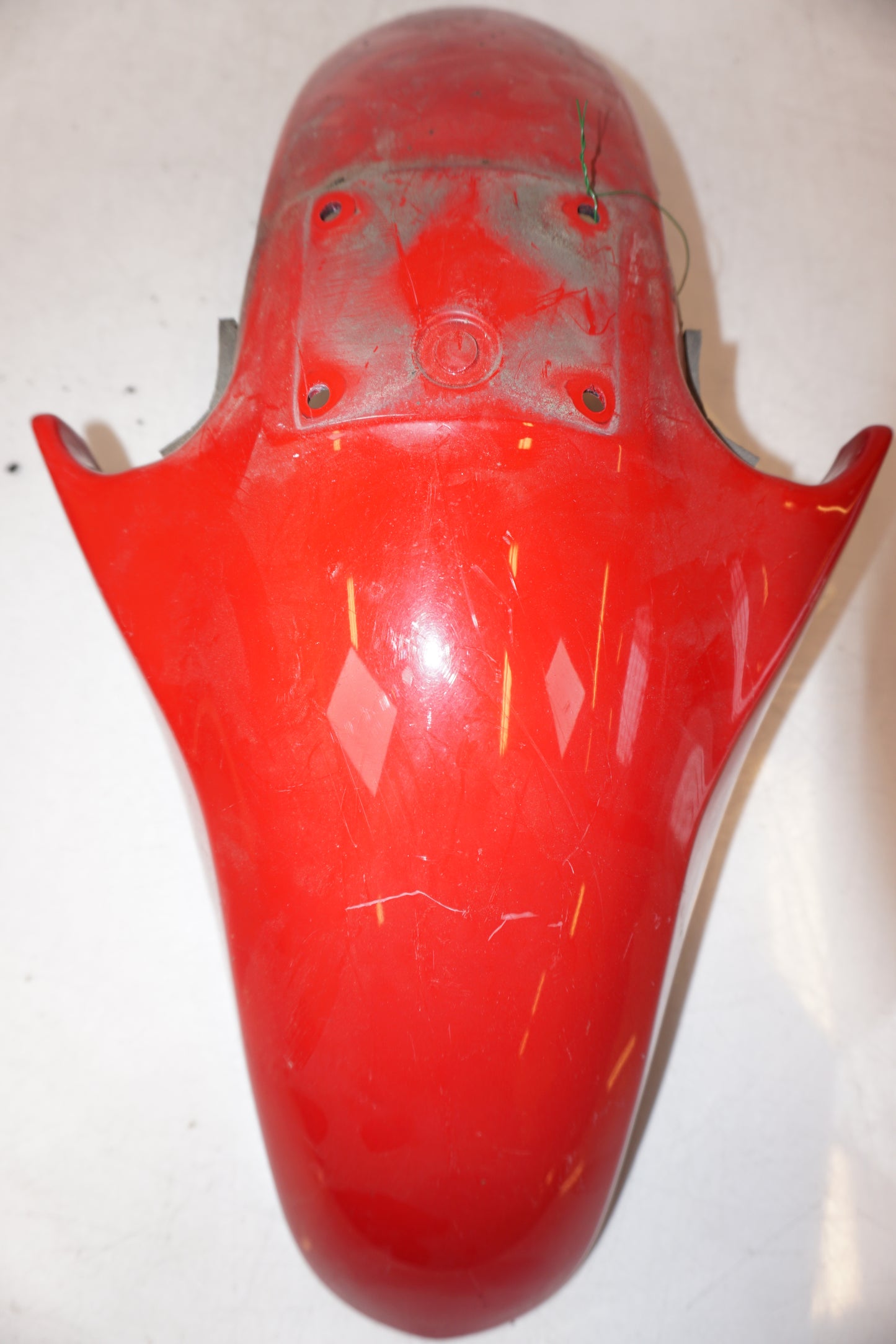 Framsidan på Framskärm från en Suzuki RF 600 R -1993 motorcykel.