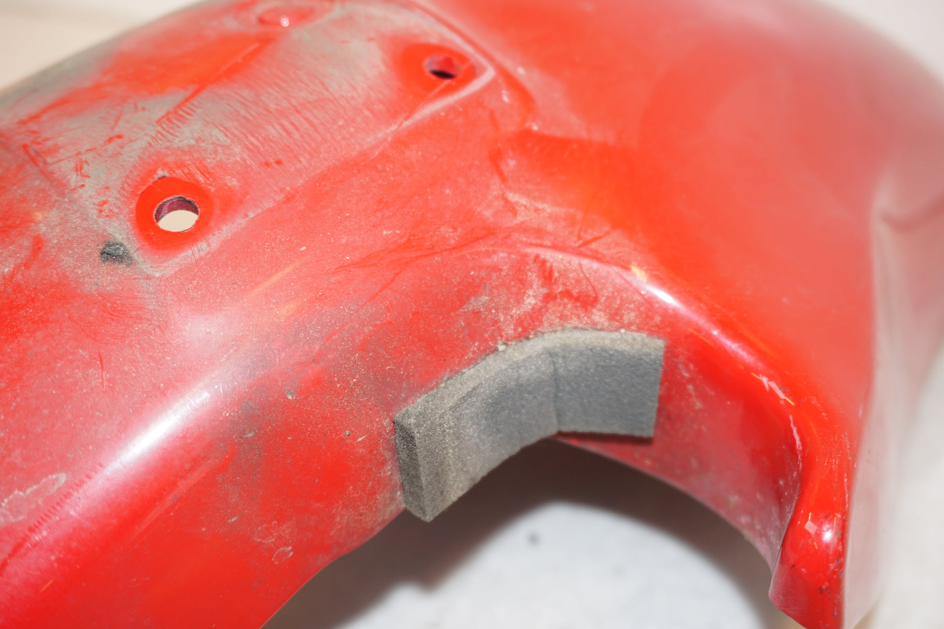 Snett uppifrån på Framskärm från en Suzuki RF 600 R -1993 motorcykel.